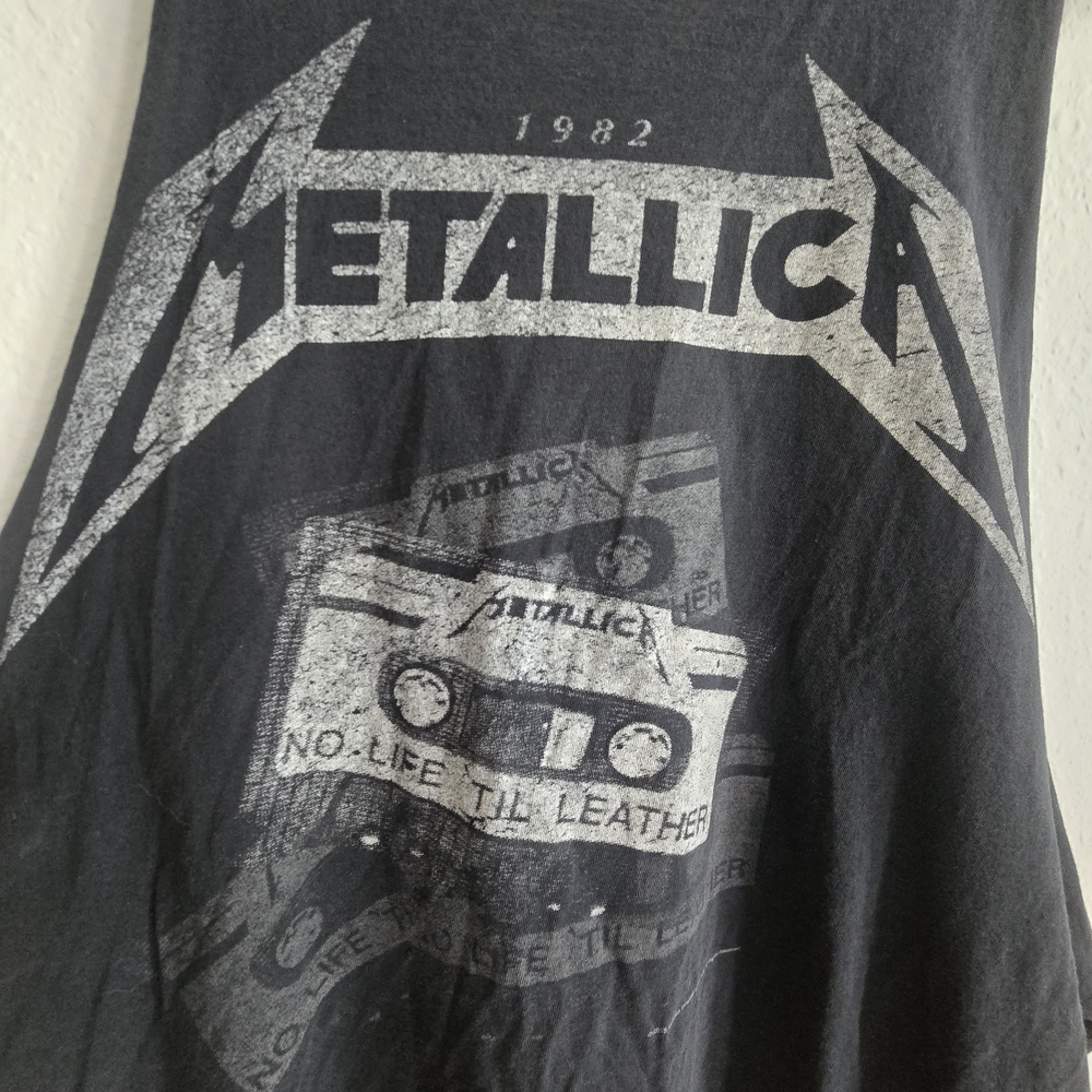 Vintage distressed Metallica black tank 🖤 - Picture 4 of 7